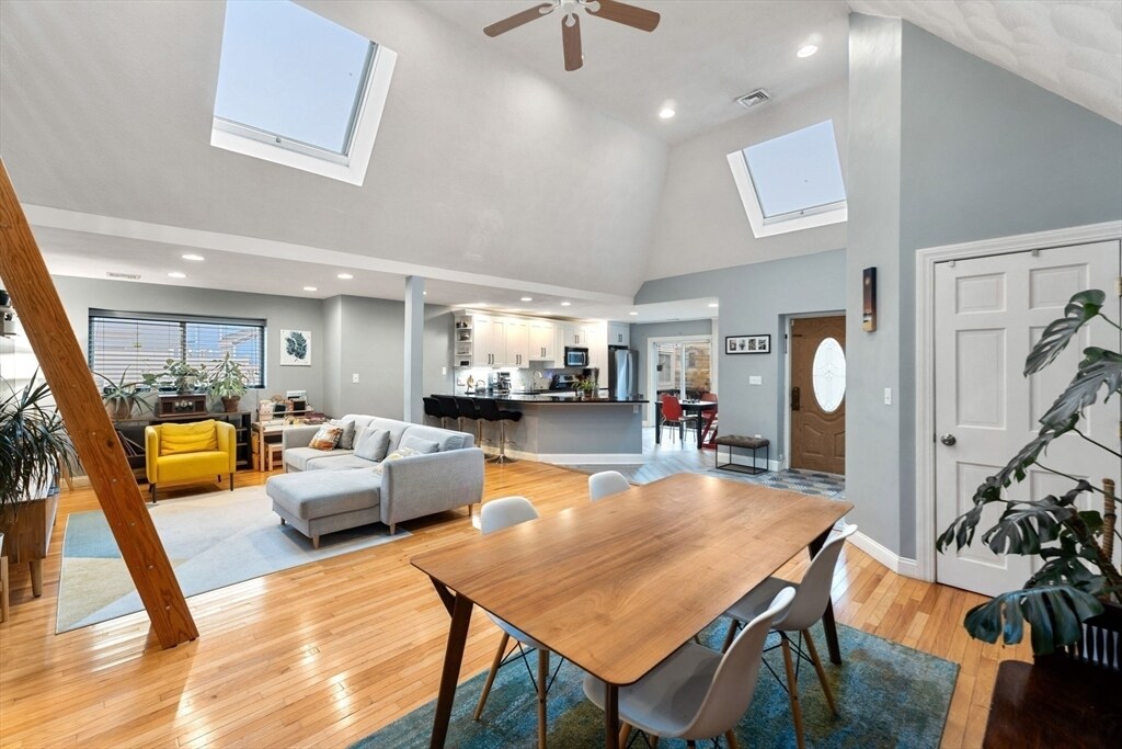 Foto principal - 890 Winthrop Ave