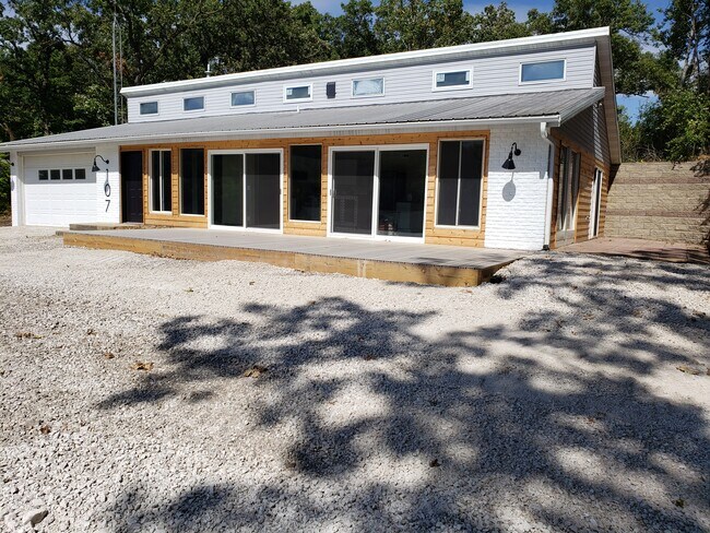 Building Photo - 107 Valley Rd