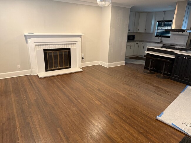 Building Photo - Lovely Three Bedroom Home in Windsor Park!