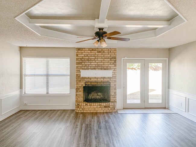 Foto del edificio - Sweet Spacious Home with a 2-Car Garage!