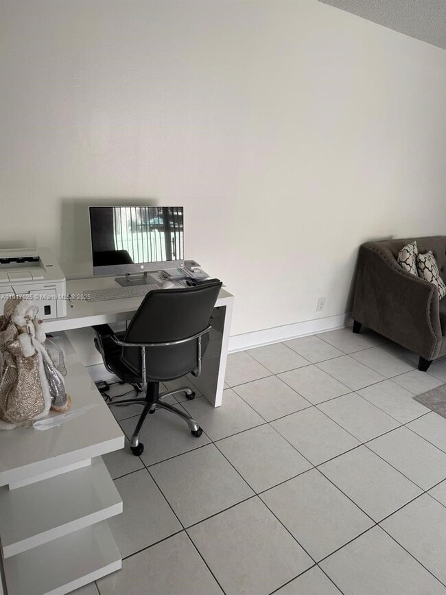 Foto del edificio - 3451 NW 47th Ave