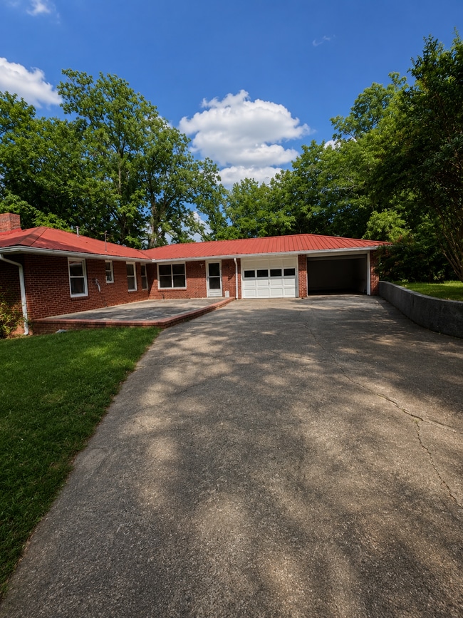 Building Photo - 8457 Thomaston Rd