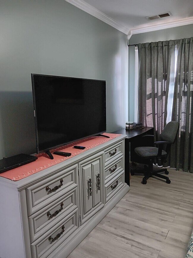 Foto del edificio - 222 Samdin Blvd