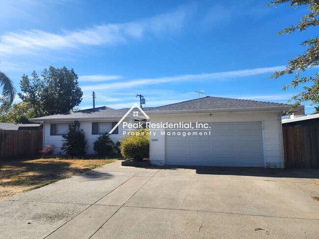 Foto del edificio - Charming 4bd/2ba Home with Large Backyard