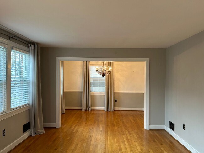 Building Photo - West End - Colonial Place