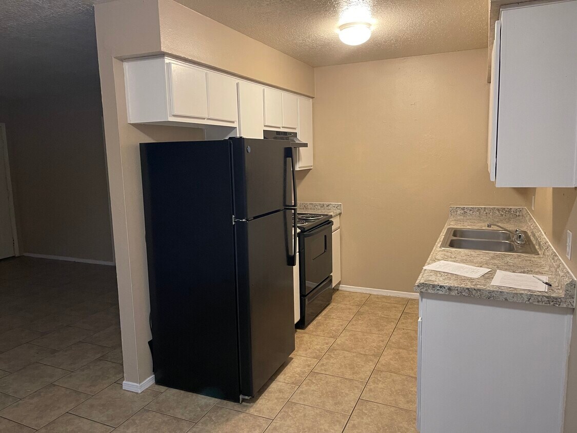 224 Estancia Dr NW Unit B, Albuquerque, NM 87105 Apartments in