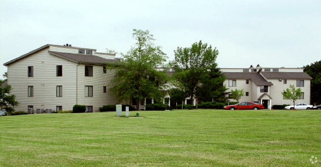 Alternate building view - Kettering Hills Apartments