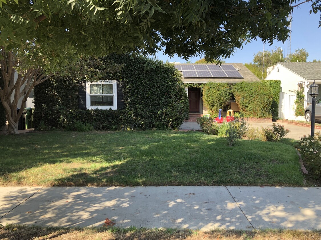 Primary Photo - 5507 Noble Ave