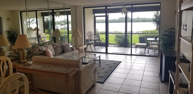 Foto del edificio - 3100 SE Pruitt Rd