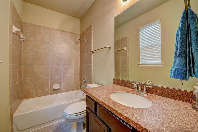 Building Photo - 3304 Home Point Dr