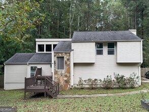 Building Photo - 2400 Salem Dr