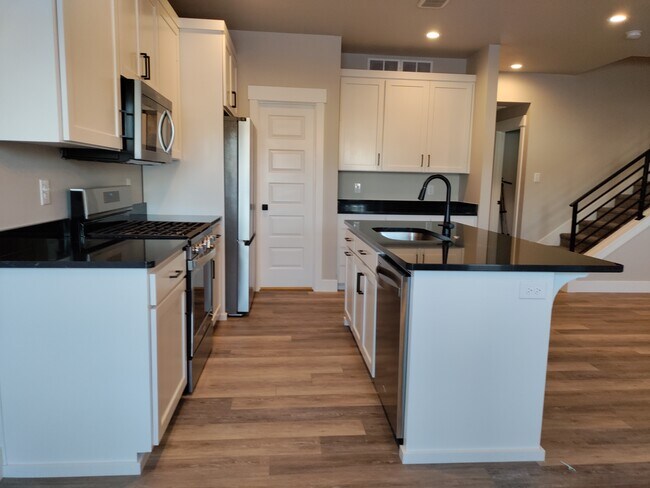 Building Photo - 2922 Sunburst Dr