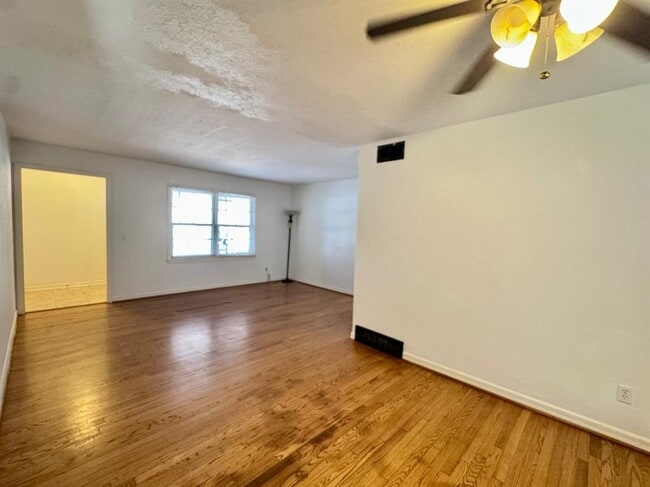 Foto del edificio - 1304 Downing St