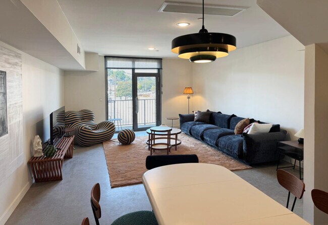 Foto del edificio - 4548 Huntington Dr S