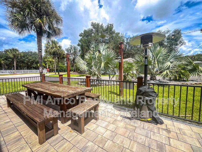 Building Photo - 107 Long Hammock Dr