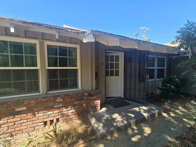 Building Photo - 12811 Oxnard St