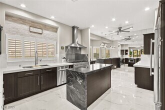 Building Photo - 2608 Sun Reef Rd