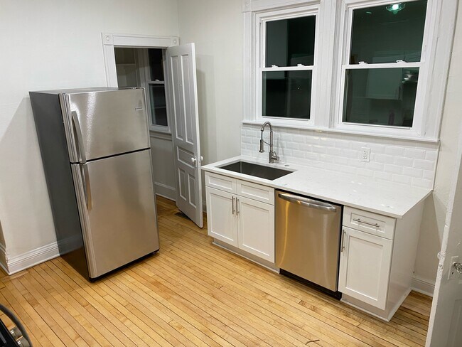 New appliances - 601 E Chambers St