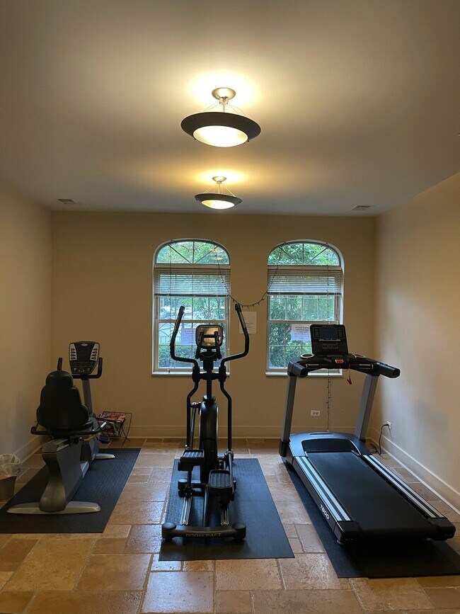 Foto del edificio - 5346 S Cornell Ave