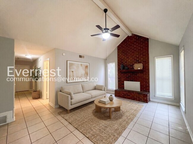 Foto del edificio - 6420 Forestgate Rd