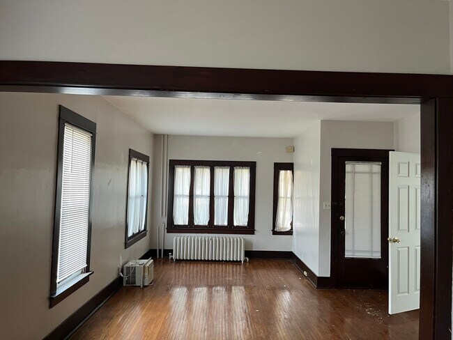 Building Photo - 704 Campbell St