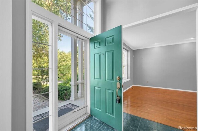 Foto del edificio - 203 Falling Brook Dr