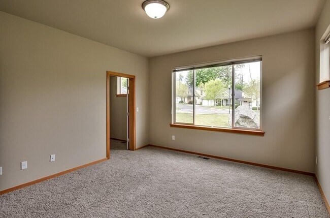 Building Photo - 2089 Roxy Loop