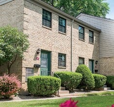 Building Photo - 89 Chartwell Ct