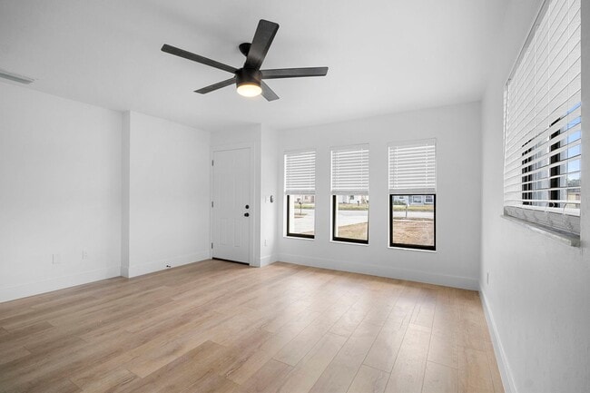 Foto del edificio - ****SPECIAL 2 WEEKS FREE****  Move-In Ready Cape Coral Home – Newly Remodeled Interior