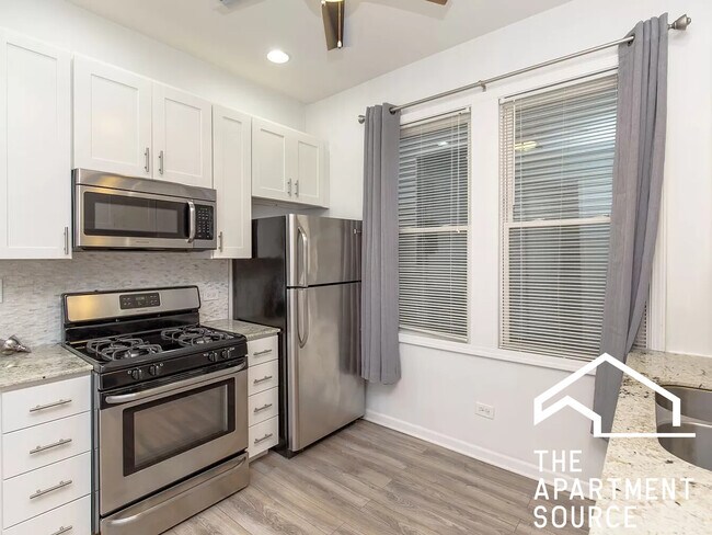 Foto del edificio - 2649 N Wayne Ave