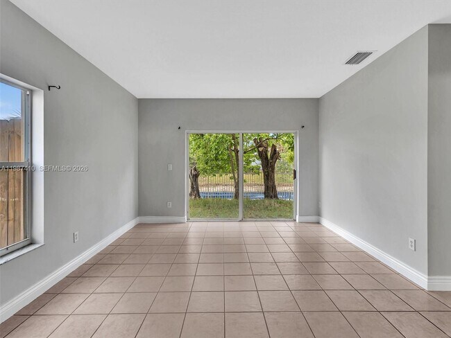 Building Photo - 1498 SW 106th Ave