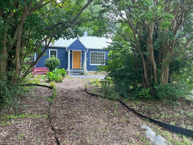 Building Photo - Newly renovated 2Br 1Ba Cottage