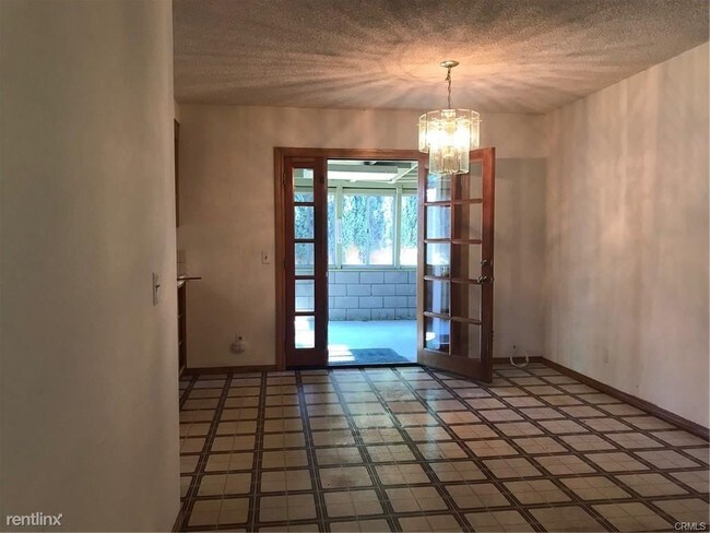 Foto del edificio - 3 br, 2 bath House - 1258 Saint Vladimir St