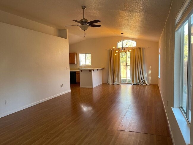 Foto del edificio - 4948 Bayridge Ln