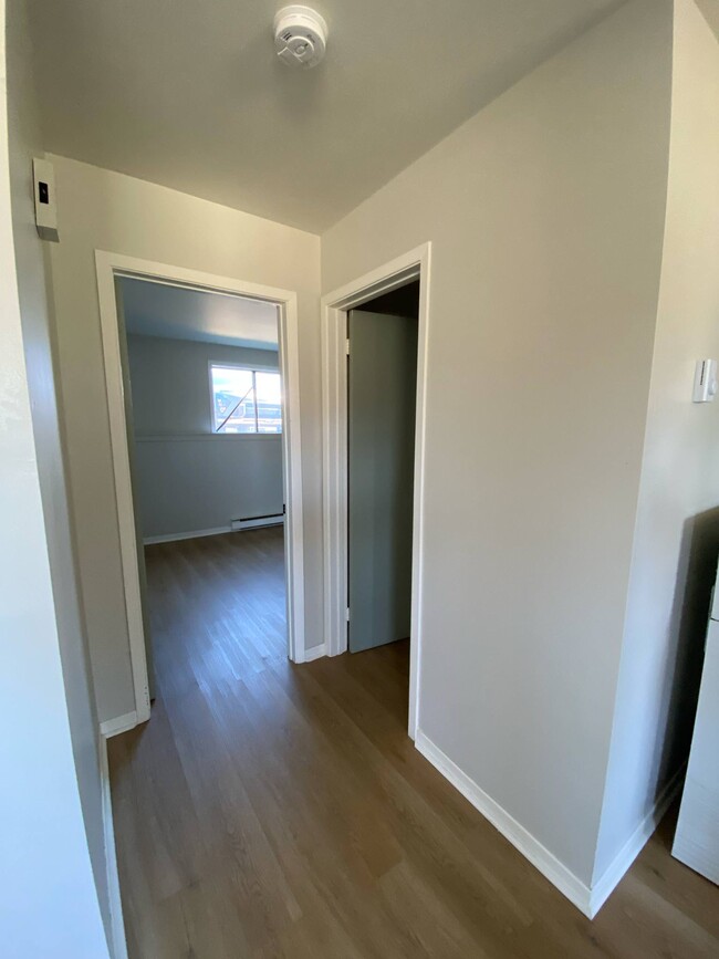 Photo du bâtiment - 450 Raymond Ave