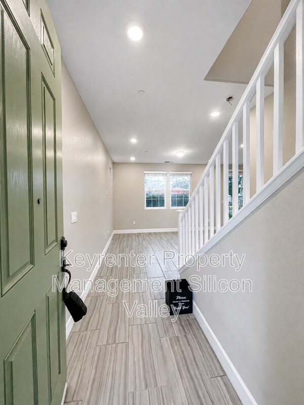 Foto del edificio - 24216 Nora Cir