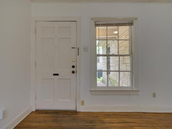 Foto del edificio - 1206 Marshall Ln