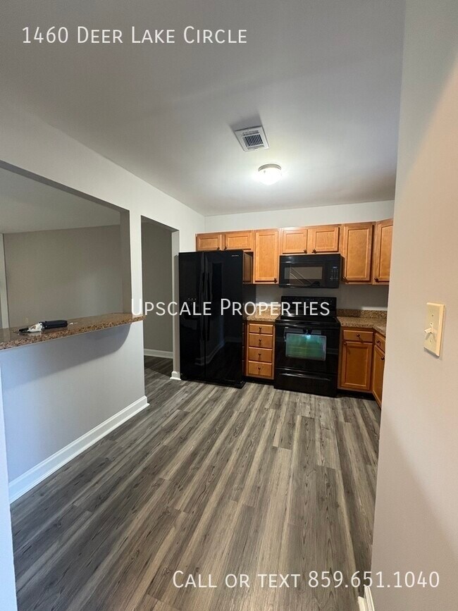 Foto del edificio - 1460 Deer Lake Cir