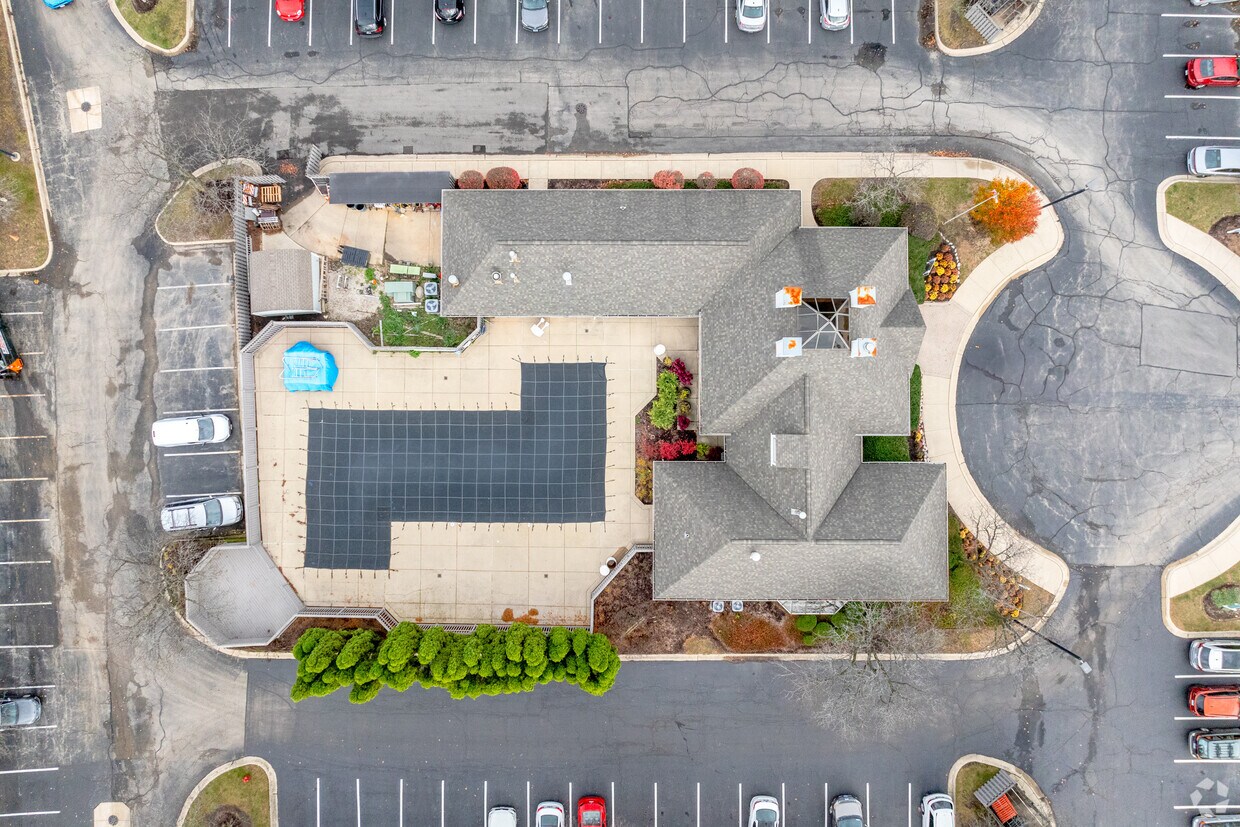 Bristol Club Apartments - 5700 S Walnut Ave Downers Grove, IL 60516 |  Apartments.com, image size:1240x827