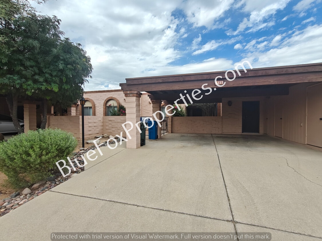 Primary Photo - 4227 E Presidio Rd