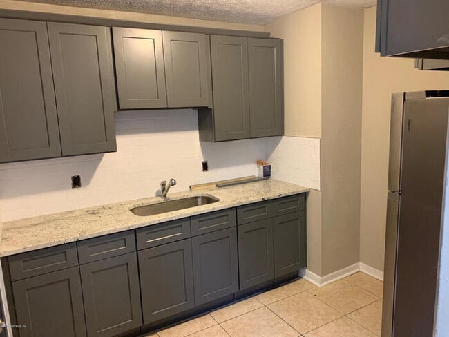 Building Photo - 3BR Westside Home Close to NAS Jax & Cecil Field