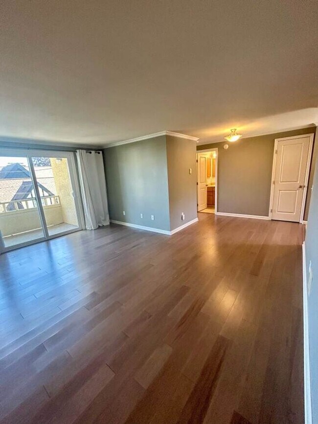 Building Photo - 1 Bedroom Condo in Tacoma’s Stadium District