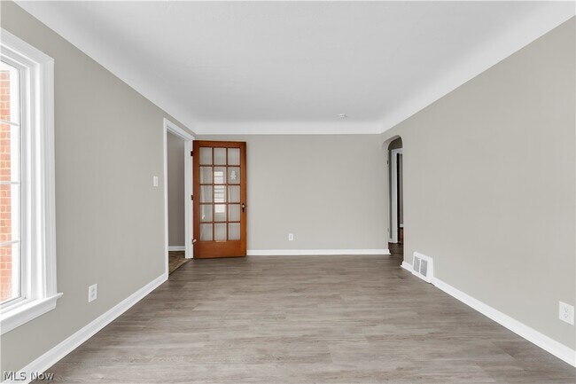 Foto del edificio - 9405 Bohning Dr