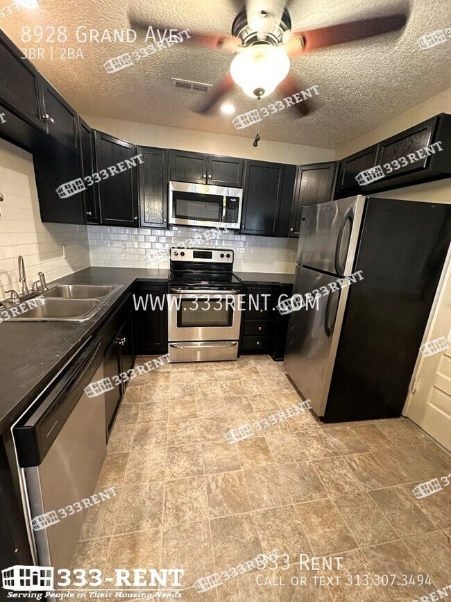 Foto del edificio - 8928 Grand Ave