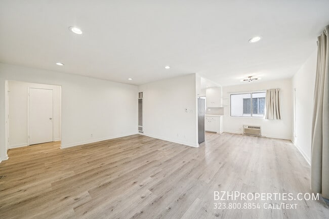 Foto del edificio - 7548 Hampton Ave