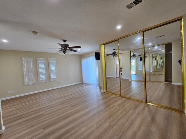 Foto del edificio - Spacious 4-Bedroom Home on the El Cerrito ...