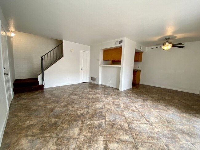 Foto del edificio - 3 Bedroom 1 Bathroom in Hallcraft Villas