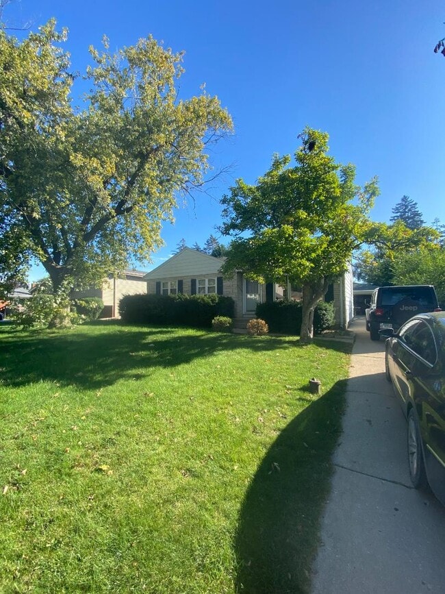 Building Photo - 607 N Kenilworth Ave