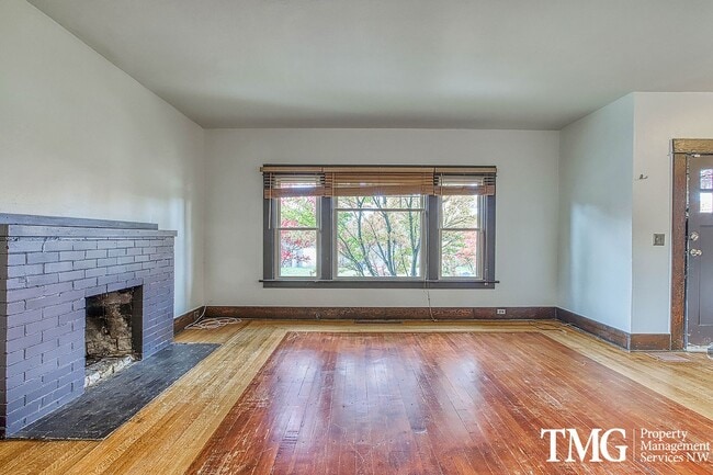 Photo - Stunning 4BD Craftsman in Excellent N Port... House