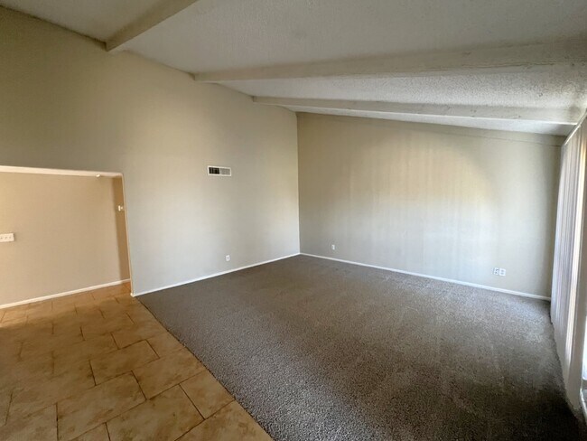 Foto del edificio - 708 N San Jose Cir